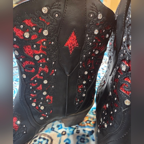 Black and Redd Cowgirl Ankle Boots - Picture 4 of 7